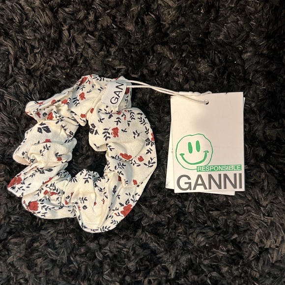 GANNI Printed Floral Scrunchie in Egret NWT - Picture 4 of 5